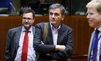 Greece, lenders reach deal to unlock further bailout funds