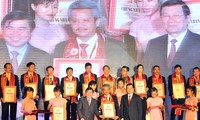 President presents Vietnamese High-Quality Goods awards