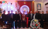 Top legislator visits Thanh Hoa diocese ahead of Christmas