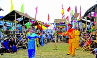 Young villagers preserve Bai choi folk singing