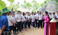 Young OVs visit President Ho Chi Minh’s hometown