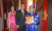 Escritor vietnamita recibe premio literario del Sureste Asiático