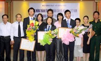 Vietnam honra a 3 alumnos ganadores en concurso científico internacional