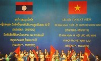 Mitin solemne en Hanoi por 50 años de relaciones Vietnam -Laos. 