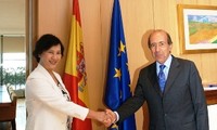 Culmina visita de vice presidenta parlamentaria vietnamita a España 