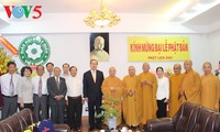 Dirigentes vietnamitas felicitan a monjes y creyentes budistas en ocasión del Vesak 2017