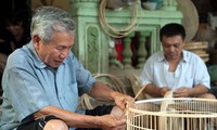 La fabricación de jaulas de pájaros en el pueblo de Canh Hoach