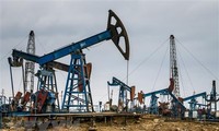 La OPEP acuerda mantener recortes de producción de petróleo