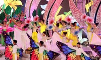 Efectúan Fiesta callejera nocturna en el marco del Festival de Flores Da Lat 2019 