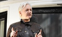 Fundador de WikiLeaks aparece en una corte británica