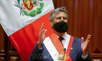 Francisco Sagasti jura su cargo como presidente interino de Perú