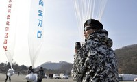 Corea del Sur prohíbe el lanzamiento de panfletos hacia el vecino del Norte