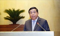 Presentan informe del plan quinquenal de desarrollo socioeconómico de Vietnam