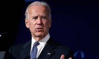 Biden firma una ley para poner fin al comercio con Rusia