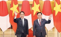 Presidente del Parlamento de Vietnam se reúne con el primer ministro japonés