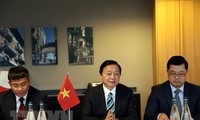 Actividades paralelas del viceprimer ministro vietnamita en la 53 Reunión de Davos