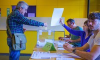 Abren los colegios electorales en Cataluña 