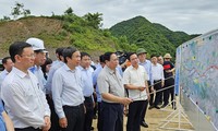 Premier de Vietnam revisa obras de infraestructura importantes en Ninh Binh