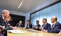 Dirigente de Vietnam recibe al presidente honorario del Movimiento de Empresas de Francia