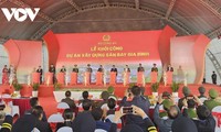 Primer Ministro asiste a la ceremonia del inicio de la construcción del aeropuerto Gia Binh