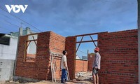 Ninh Thuan apuesta por erradicar viviendas precarias de minorías étnicas para finales de junio