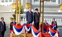 Celebran la ceremonia oficial de bienvenida al líder partidista de Vietnam en su visita de Estado a Laos