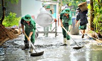 การฉลองเทศกาลตรุษเต๊ตระหว่างประชาชนกับทหารในตำบลชนบทใหม่ หมีแค๊ง