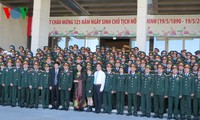 รองประธานรัฐสภาพบปะกับคณะผู้แทนดีเด่นที่เข้าร่วมการประชุมใหญ่แข่งขันเพื่อชัยชนะ