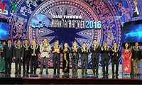 พิธีมอบรางวัล “บุคคลอัจฉริยะแห่งแผ่นดินเวียดปี 2016”