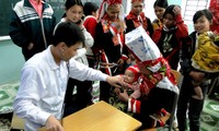 Poor people in Gia Lai province get free health check-ups