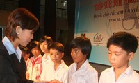 Scholarships support disadvantaged pupils in Ben Tre province