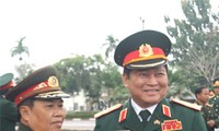 Vietnam, Laos strengthen military ties