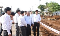 Deputy Prime Minister inspects Ho Chi Minh Highway project