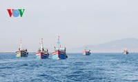 Overseas Vietnamese donate money to support fishermen