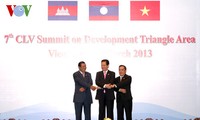 Prime Minister attends summit to promote Vietnam, Laos, Cambodia cooperation