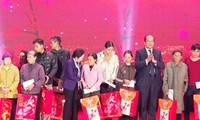 450,000 USD donated for poor people to celebrate Tet