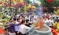 Tens of thousands pray for peace at Con Son-Kiep Bac Autumn Festival 2017