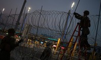 US reopens border crossing with Mexico after migrants attempt breach