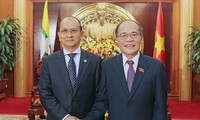 Parlamentspräsident Nguyen Sinh Hung empfängt Myanmars Präsident