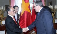 Parlamentspräsident Nguyen Sinh Hung setzt seinen Polenbesuch fort