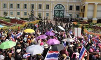 Die thailändische Regierung verpricht Züruckhaltung bei Demonstrationen