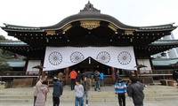 Reaktion Südkoreas und Chinas auf Opfergabe des Premierministers Japans für Yasukuni-Schrein 