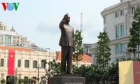 Einweihung des Denkmals des Präsidenten Ho Chi Minh in Ho Chi Minh Stadt