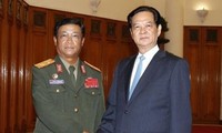 Premierminister Nguyen Tan Dung trifft den Chef des Generalstabs der laotischen Armee