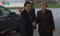 Staatspräsident Truong Tan Sang trifft deutsche Bundeskanzlerin Angela Merkel