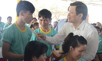 Staatspräsident Truong Tan Sang beglückwünscht Arbeiter in Ba Ria-Vung Tau