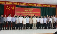 Treffen mit Leitern und ehemaligen Leitern der Provinzen im Mekong-Delta