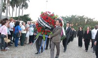 Kondolenzbesuch der vietnamesischen Partei- und Staatsdelegation zum Tode Fidel Castro Ruz