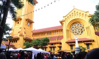 Besuch in den Kirchen in Hanoi in der Weihnachtssaison