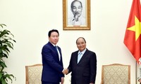 Premierminister Nguyen Xuan Phuc empfängt den Vorsitzenden des südkoreanischen Konzerns SK Group